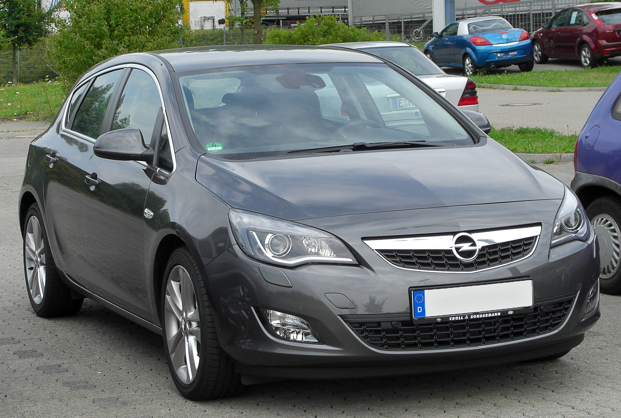 Opel_Astra_J_front_20100725.jpg