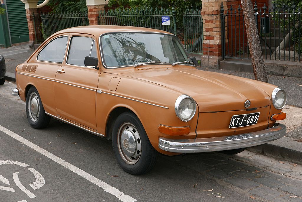 1024px-1970_Volkswagen_1600_%28Type_3%29_TL_fastback_sedan_%282015-12-07%29_01.jpg