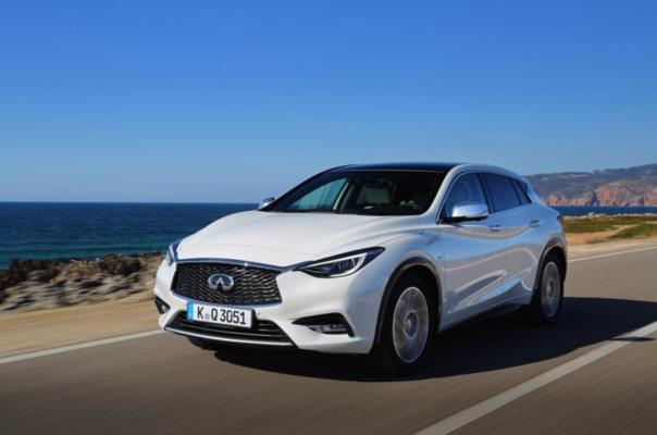 2571749433-infiniti-q30-ozel-resim-galerisi.jpg