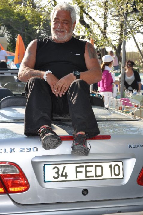 gece-mezarlikta-ters-ayakli-fed10-gormek_2098792.jpg