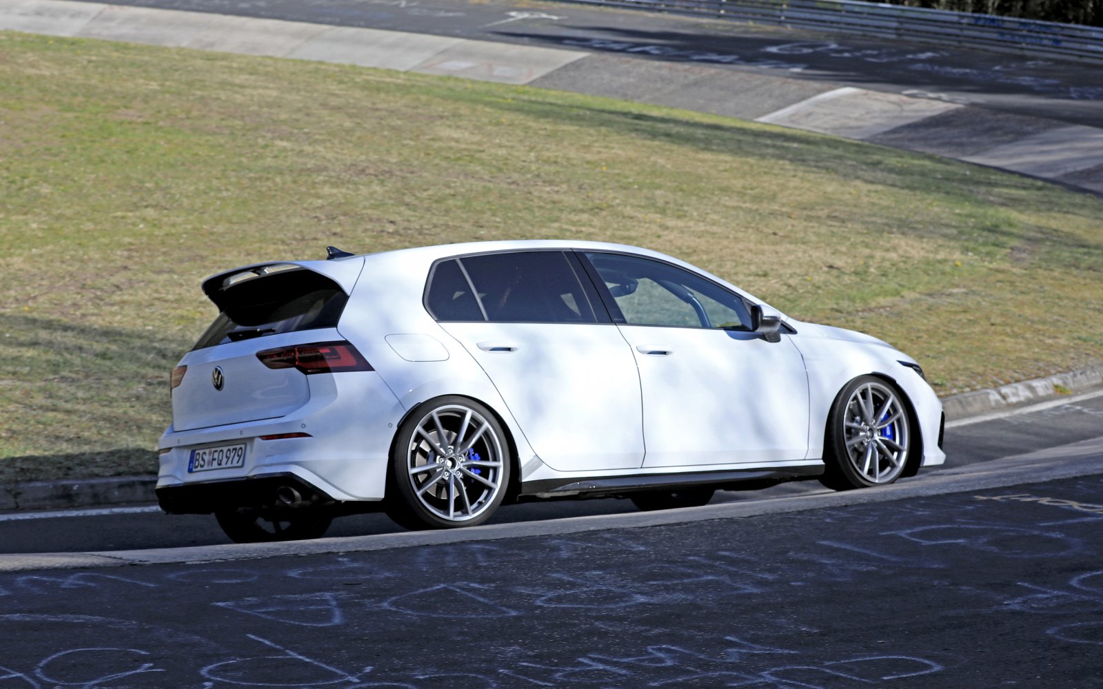 vw-golf-r-015-f97ce6.jpg