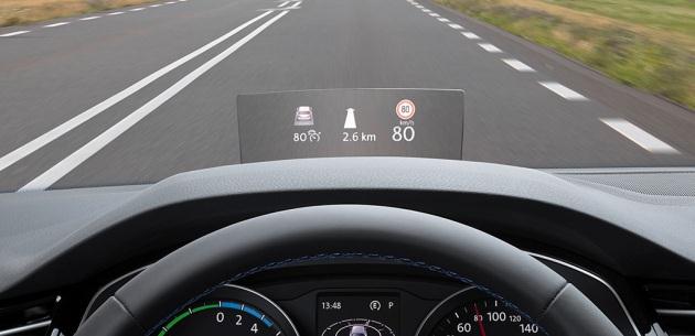 yeni-vw-passatda-head-up-display.jpg