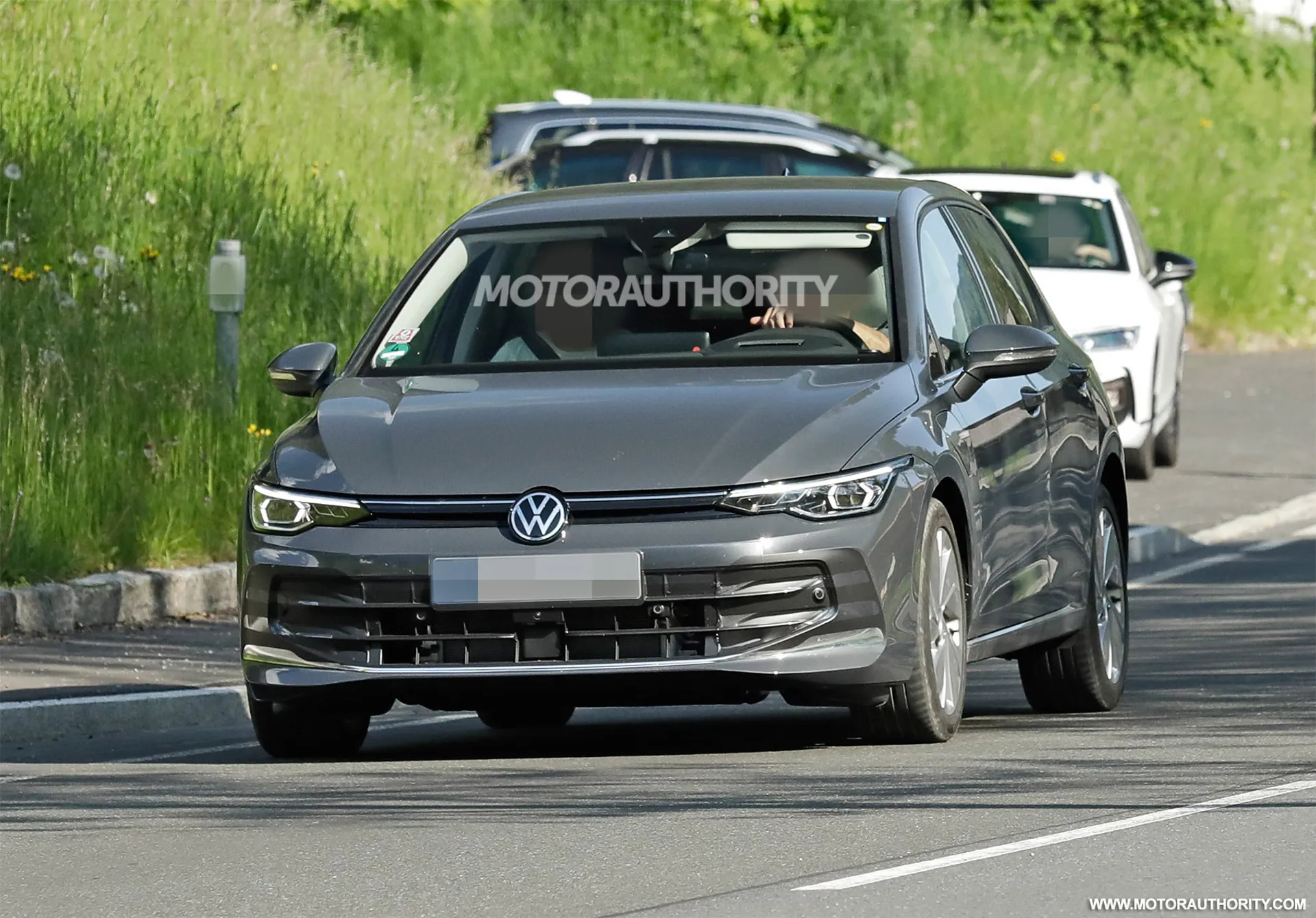 2025-volkswagen-golf-facelift-spy-shots--photo-creditbaldauf_100887787_h.webp