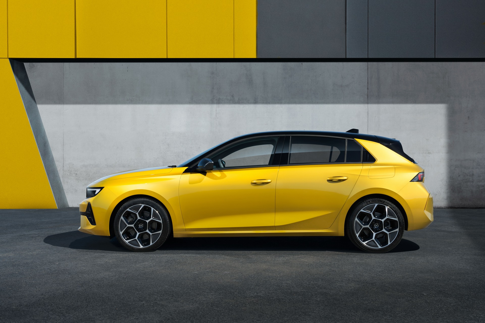 yeni-2022-opel-astra-tanitildi-iste-tasarimi-ve-ozellikleri-6842-4.jpg